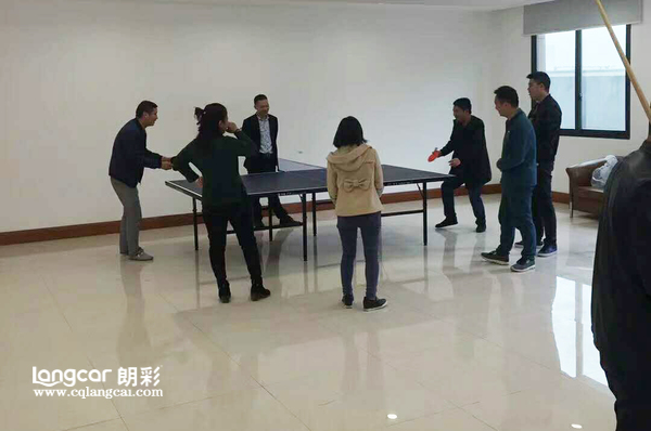 重(zhong)慶(qing)朗(lang)綵木(mu)門：開設(she)職(zhi)工(gong)娛樂室