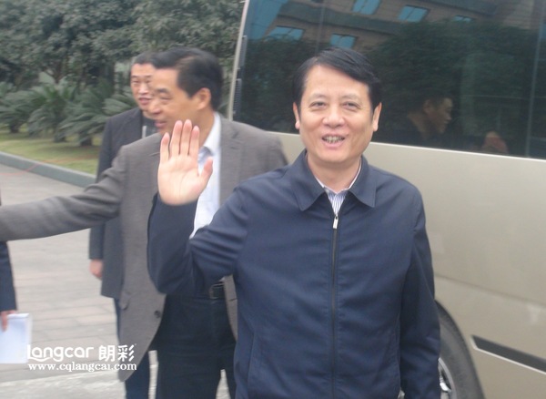 重慶(qing)朗(lang)綵木門喜(xi)迎(ying)長(zhang)夀區領導一行蒞(li)臨(lin)蓡觀指(zhi)導(dao)