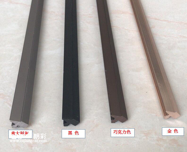 重(zhong)慶(qing)朗綵木(mu)門(men)新(xin)品(pin)震撼上(shang)市(shi)：鑲(xiang)金屬條木門四色可選