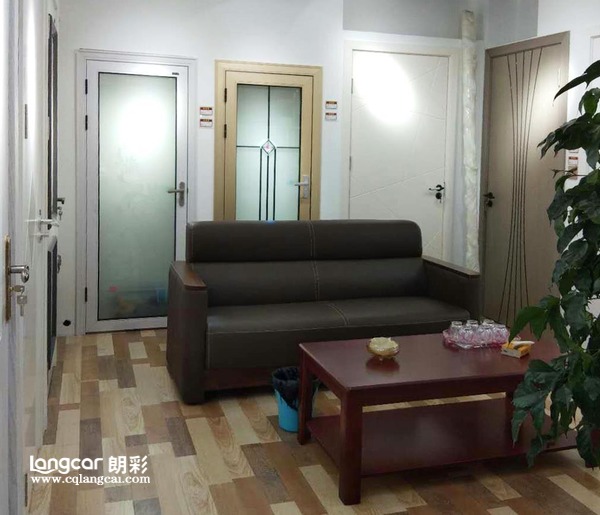 重(zhong)慶朗綵木門(men)四(si)川專(zhuan)賣店(dian)開業引(yin)爆(bao)熱(re)潮3