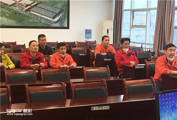 【安(an)全生産(chan)保質(zhi)保量】重慶(qing)朗(lang)綵木門召(zhao)開(kai)工(gong)程訂單産前(qian)會議(yi)2